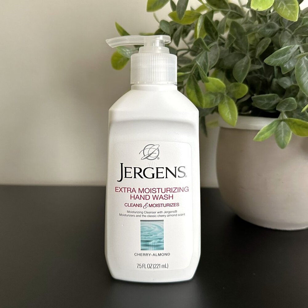 Jergens Extra Moisturizing HAND WASH 7.5 fl oz Cherry Almond Soap 221 mL Retired